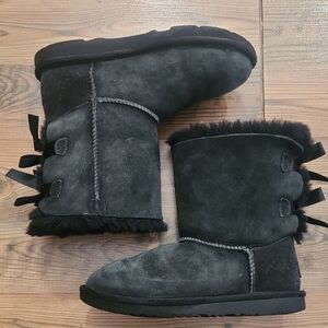 UGG Kids Bailey Bow Classic Short Black Size 4 Girly Shearling Boot Warm Cozy